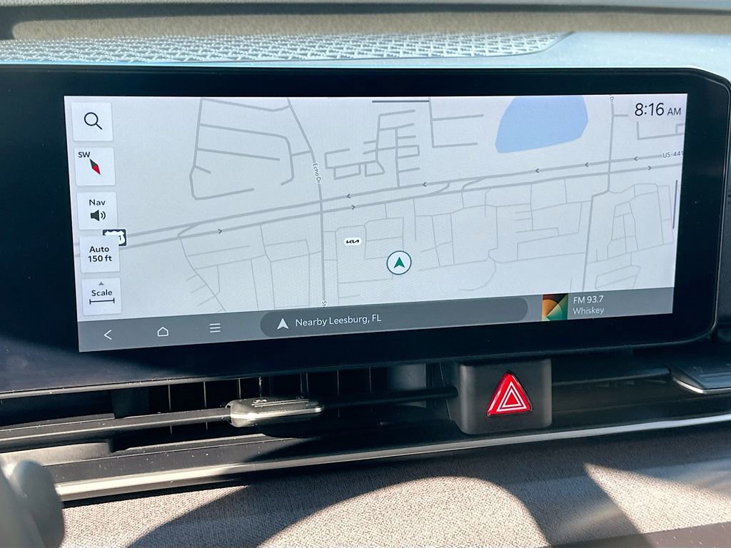 Used 2025 Kia Carnival EX FWD image 13