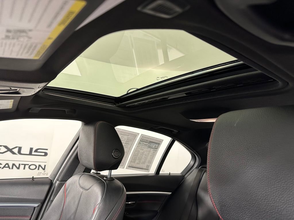 Used 2017 BMW 330i xDrive Sedan image 4