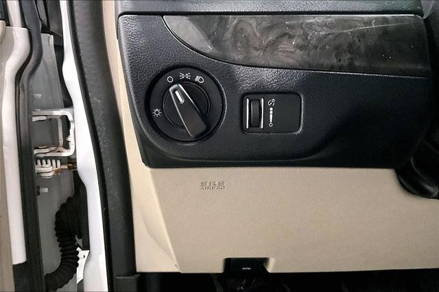 Used 2017 Dodge Grand Caravan SE w/ UConnect Hands-Free Group image 39