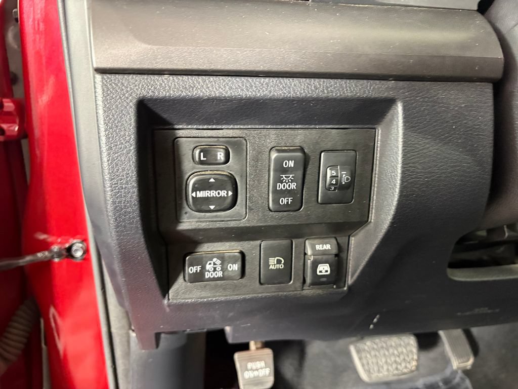 Used 2018 Toyota Tundra SR5 w/ SR5 Upgrade Package RWD image 14