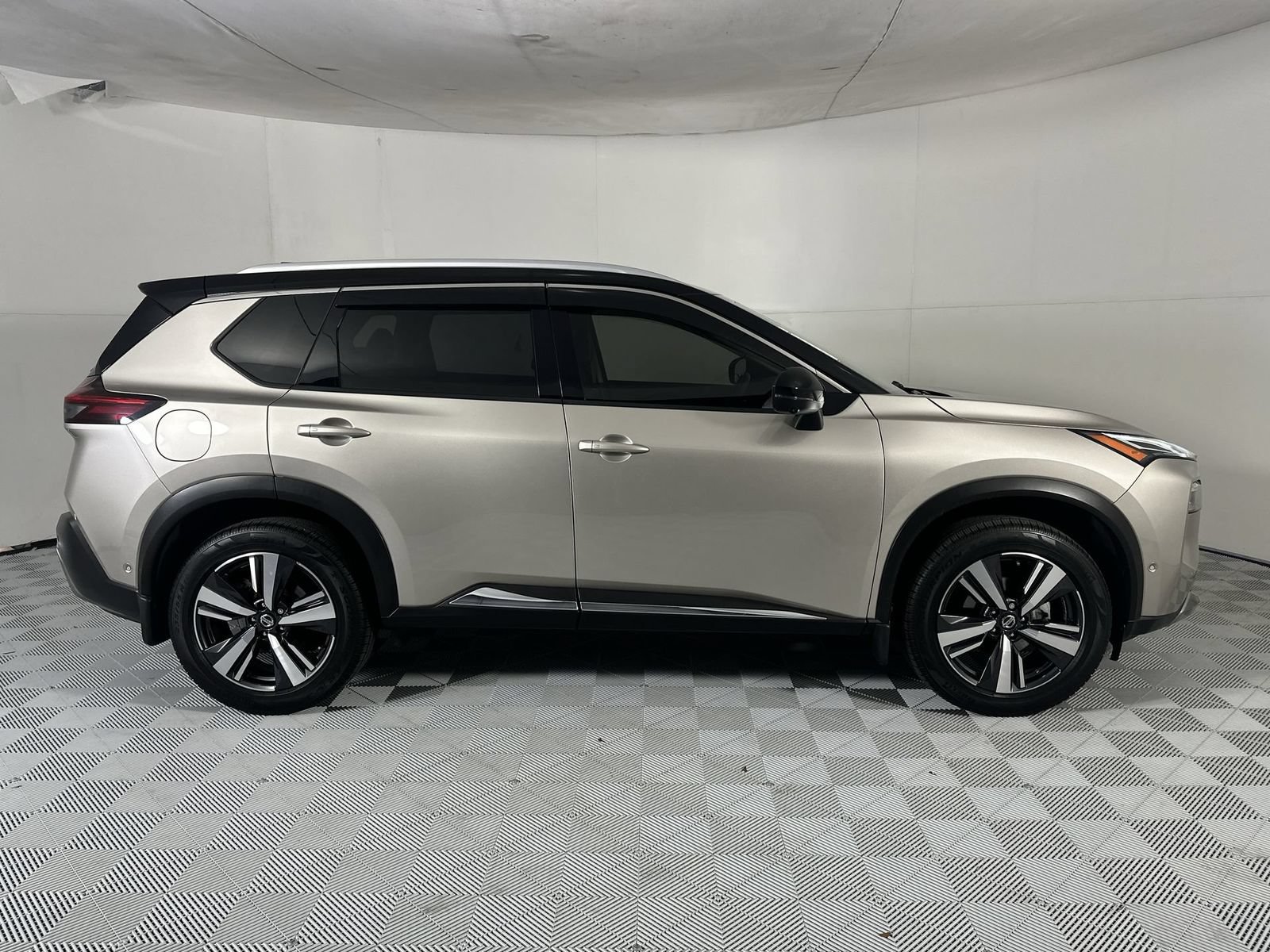 Certified 2021 Nissan Rogue Platinum AWD/4WD image 9
