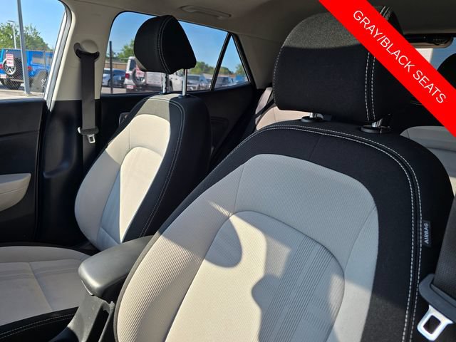 Used 2025 Hyundai Venue SEL FWD image 6