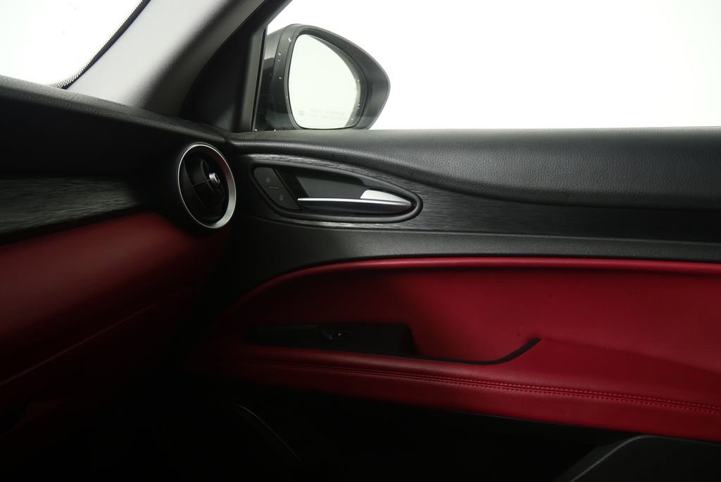 Used 2021 Alfa Romeo Stelvio Sprint w/ Nero Edizione image 22