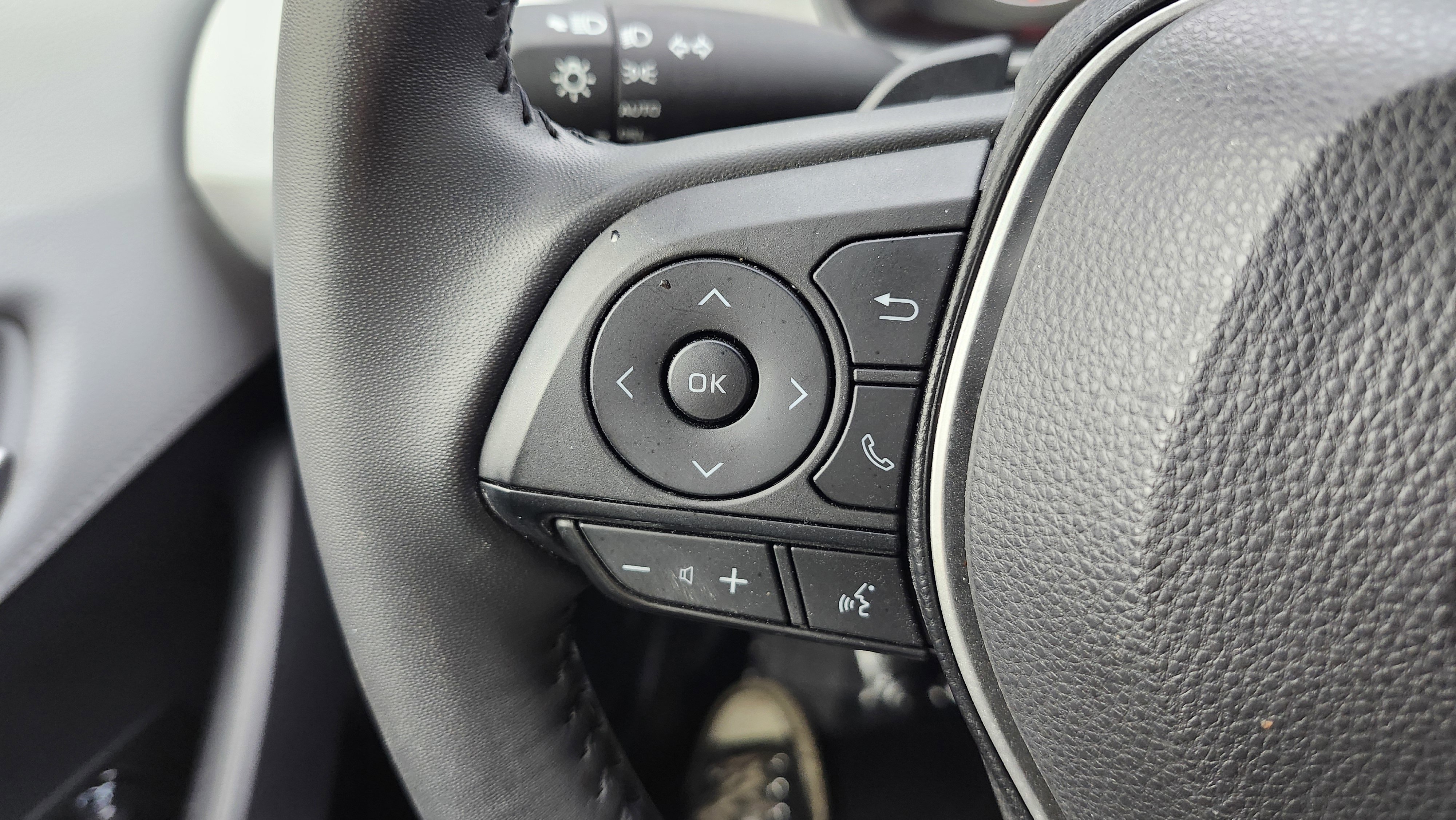 Used 2022 Toyota Corolla SE w/ SE Preferred Package image 31