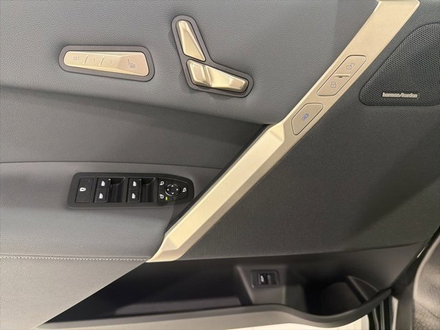 Used 2025 BMW iX xDrive50 w/ Premium Package image 11