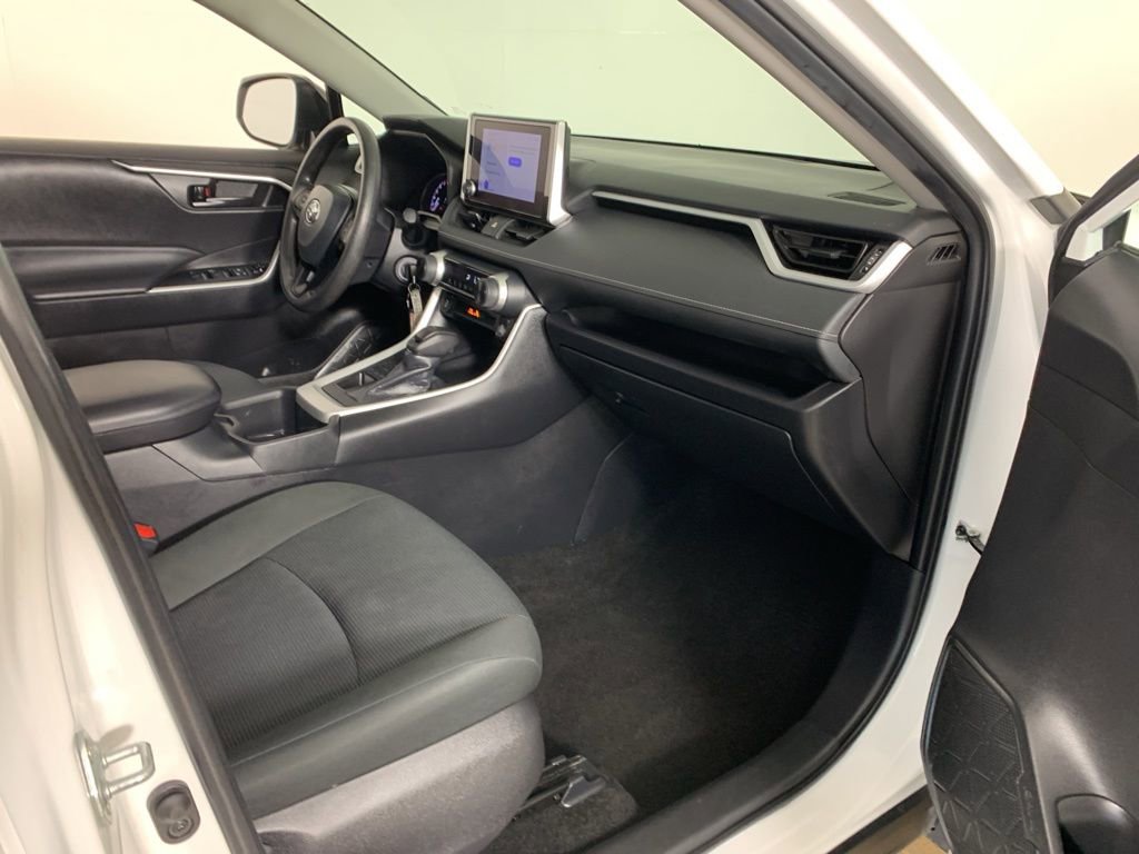Used 2024 Toyota RAV4 LE AWD/4WD image 37