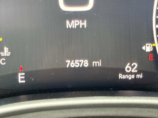 Used 2023 Chrysler Pacifica Touring-L FWD image 37