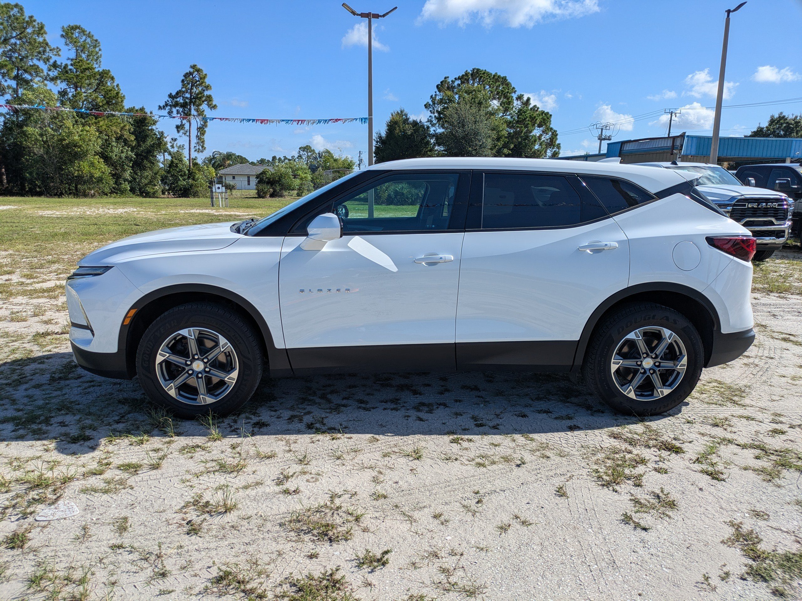 Used 2023 Chevrolet Blazer LT FWD image 7