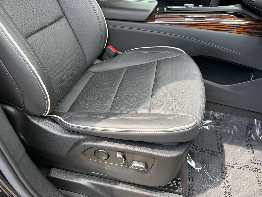 Used 2022 Cadillac Escalade Premium Luxury AWD/4WD image 15