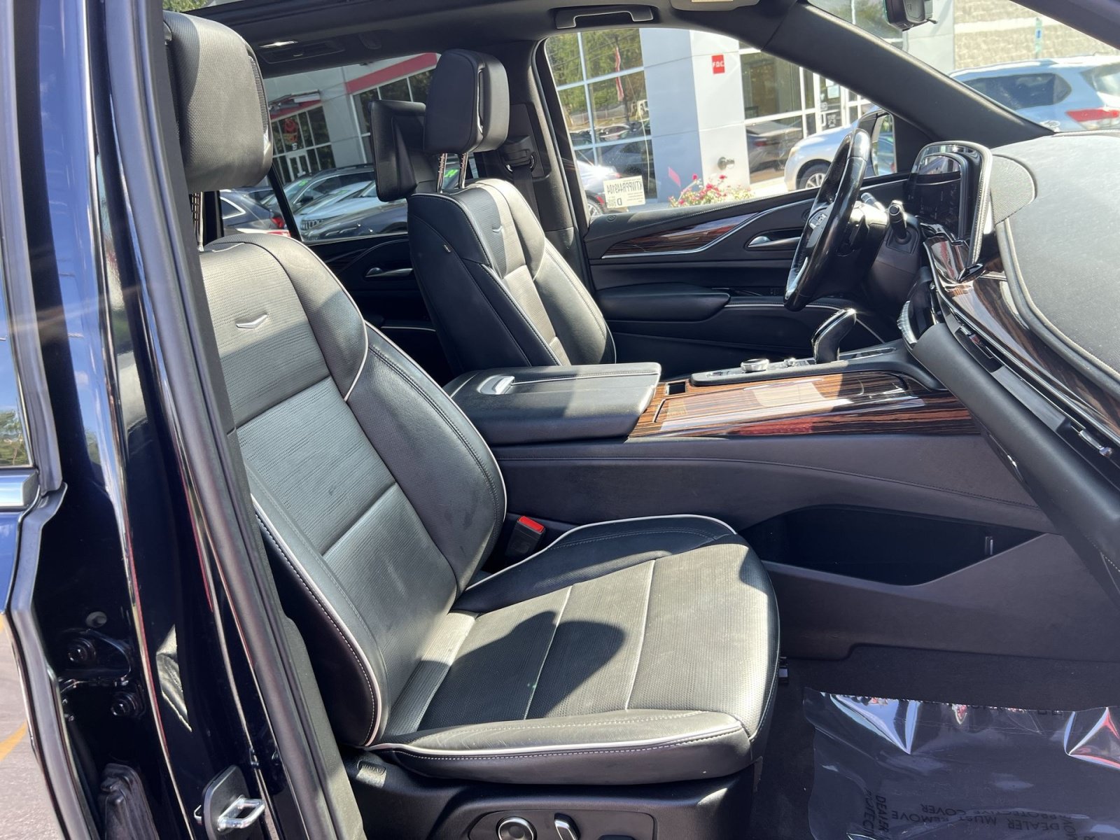 Used 2023 Cadillac Escalade Premium Luxury w/ LPO, Floor Liner Package AWD/4WD image 27