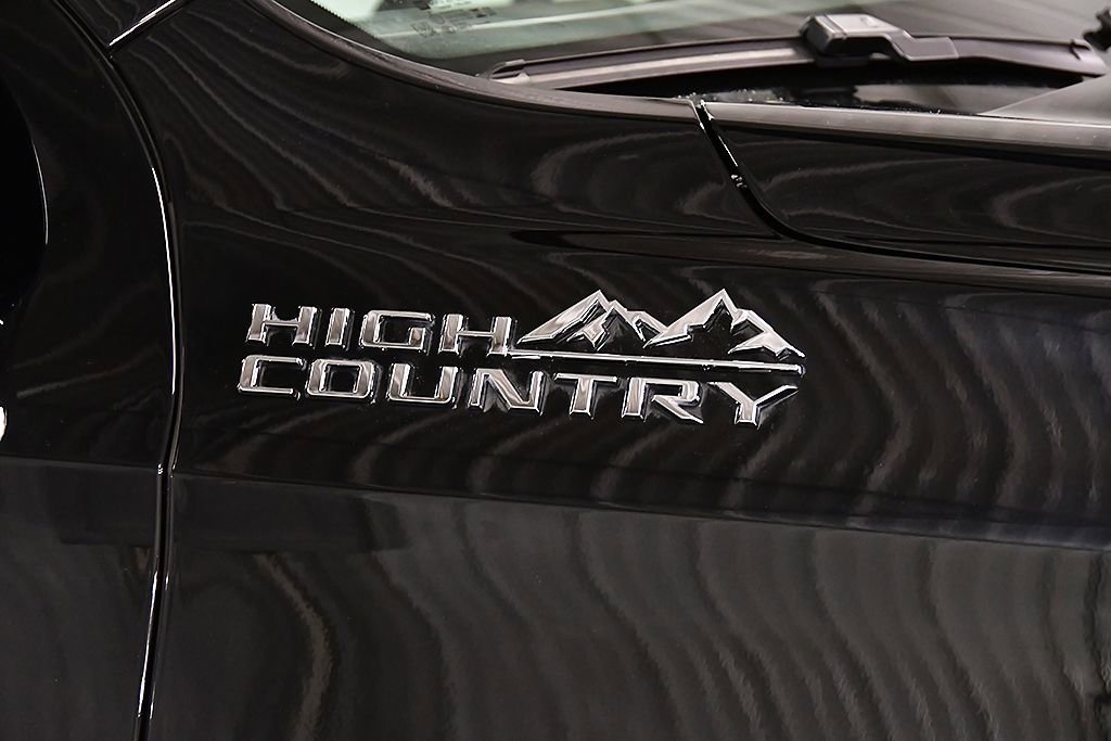 Used 2025 Chevrolet Tahoe High Country AWD/4WD image 10