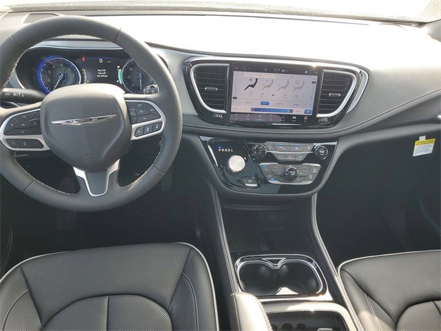 New 2026 Chrysler Pacifica Limited w/ Trailer Tow Group image 14