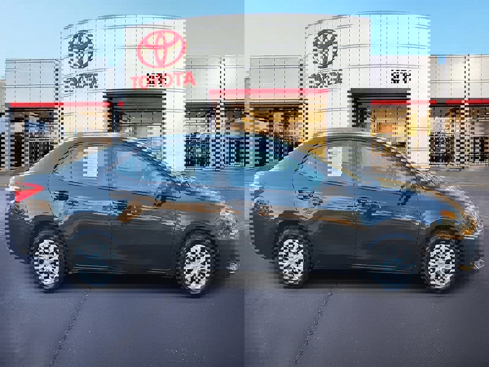 Used 2019 Toyota Corolla LE image 4