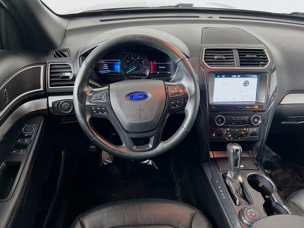 Used 2017 Ford Explorer XLT w/ Equipment Group 202A image 21