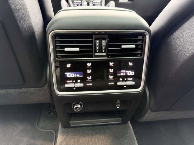 Certified 2023 Porsche Cayenne Platinum Edition image 20