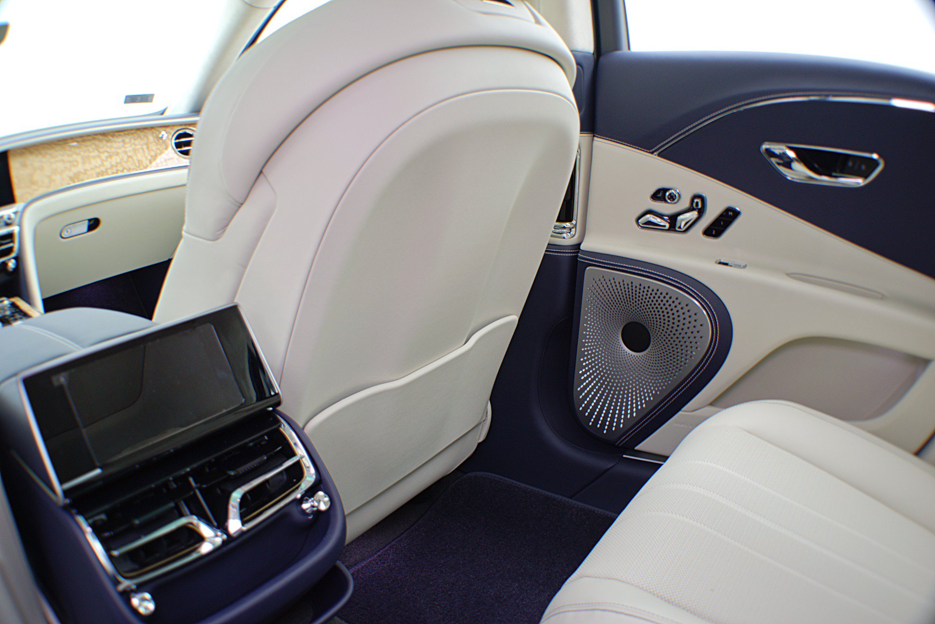 Certified 2022 Bentley Flying Spur Plug-In Hybrid AWD/4WD image 39