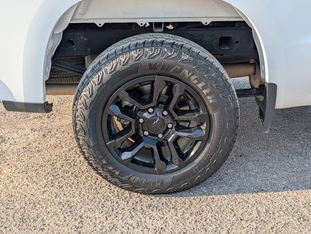 Used 2023 Chevrolet Silverado 1500 RST w/ Z71 Off-Road Package AWD/4WD image 3