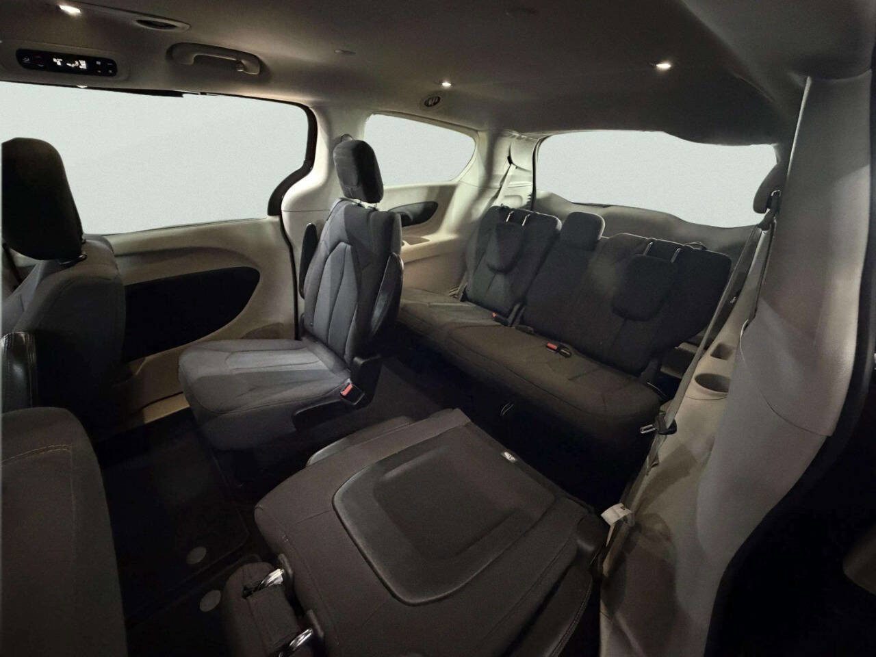 Used 2019 Chrysler Pacifica Touring Plus FWD image 20