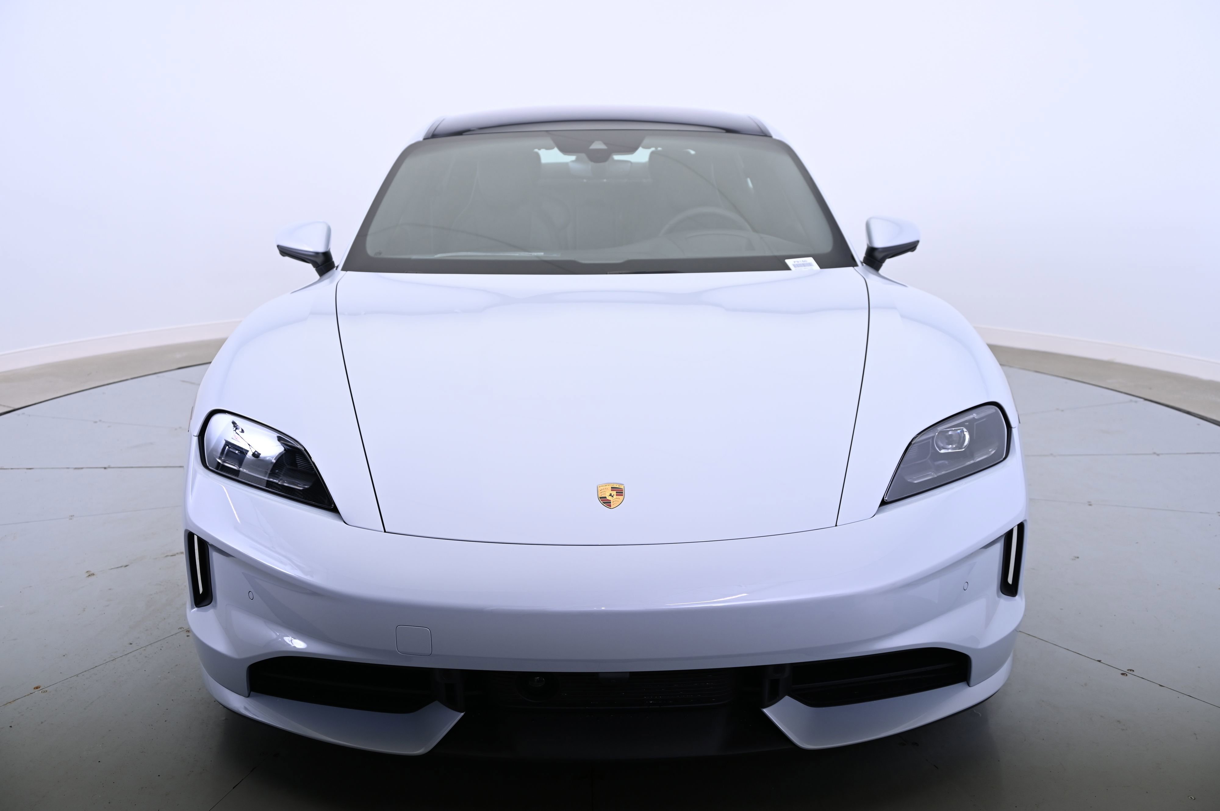 Used 2025 Porsche Taycan image 8