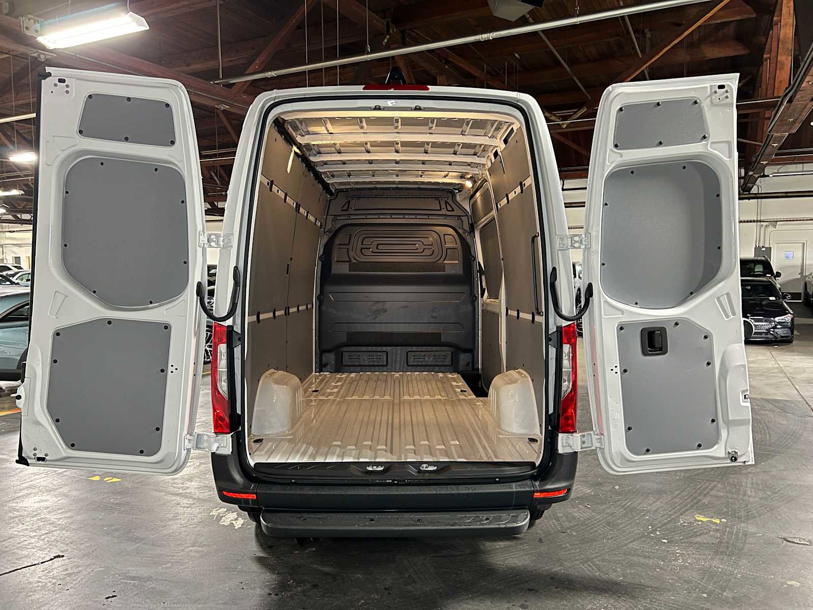 Used 2025 Mercedes-Benz Sprinter 2500 image 17