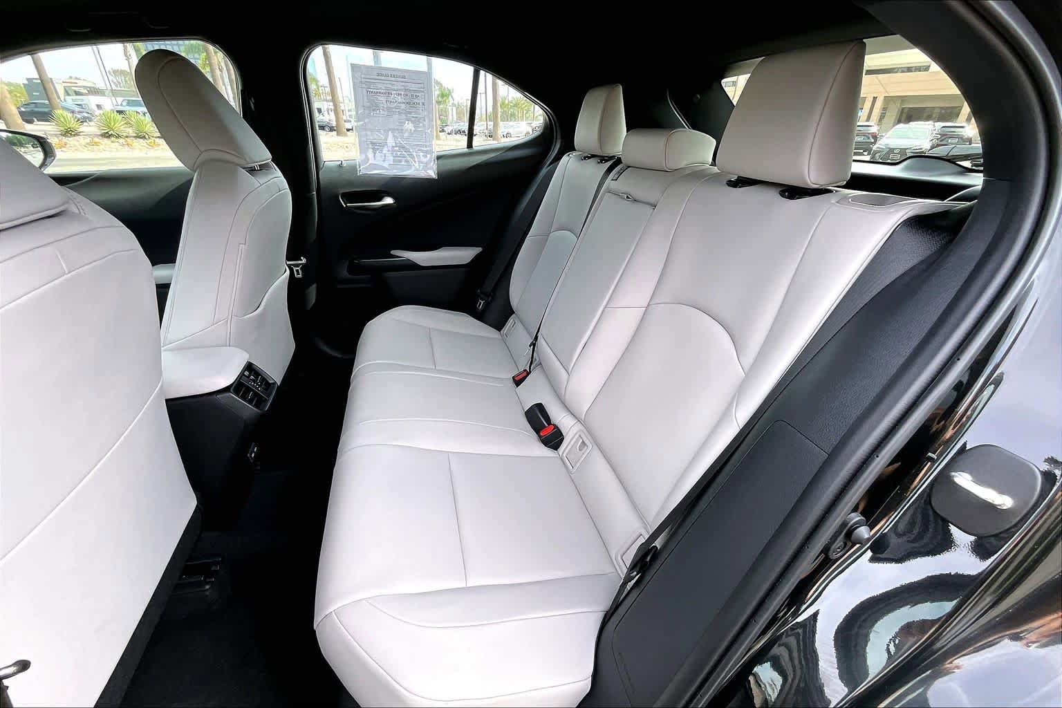 Certified 2023 Lexus UX 250h FWD w/ Accessory Package (Z2) image 18