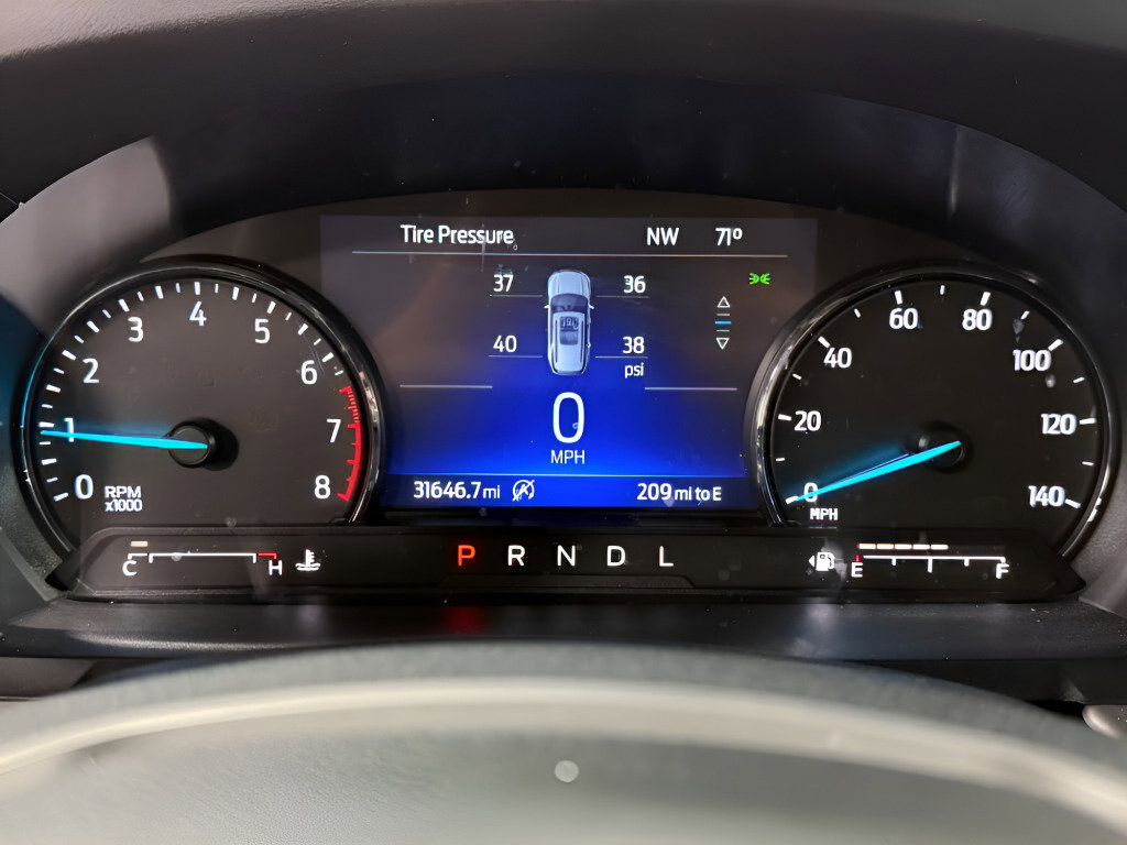 Used 2023 Ford Explorer XLT image 12