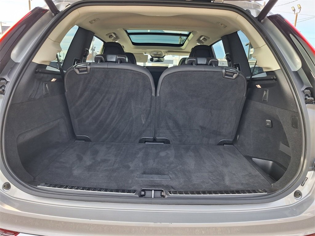 Used 2025 Volvo XC90 B6 Plus image 11