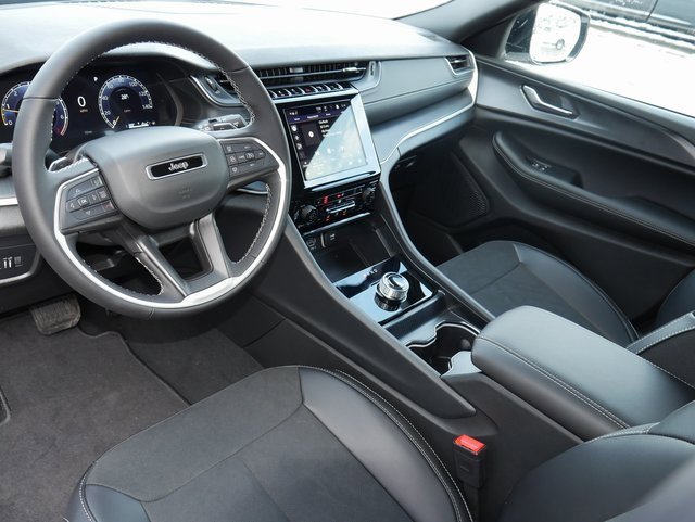 New 2025 Jeep Grand Cherokee L Laredo image 17