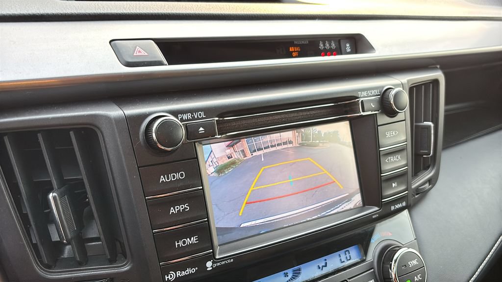 Used 2018 Toyota RAV4 XLE AWD/4WD image 21