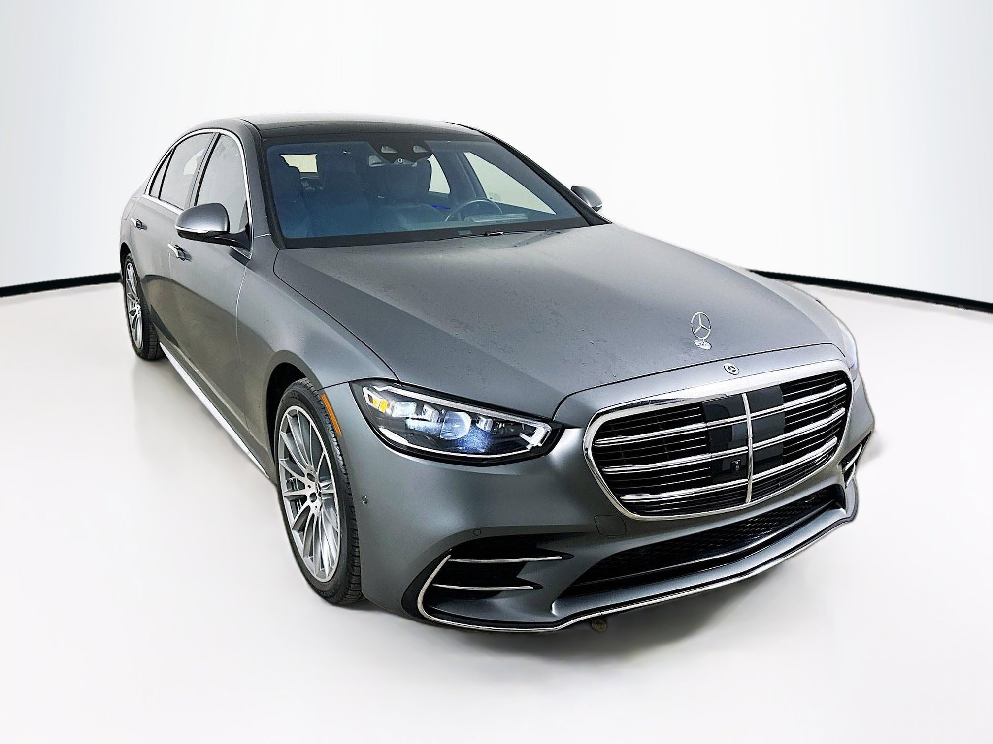 Certified 2022 Mercedes-Benz S 500 4MATIC w/ AMG Line Package image 3