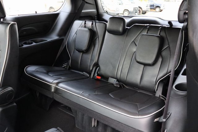 Used 2025 Chrysler Pacifica Limited FWD image 11