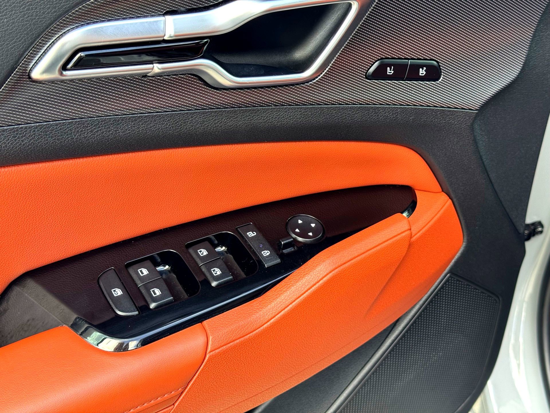 Used 2025 Kia Sportage SX FWD image 16