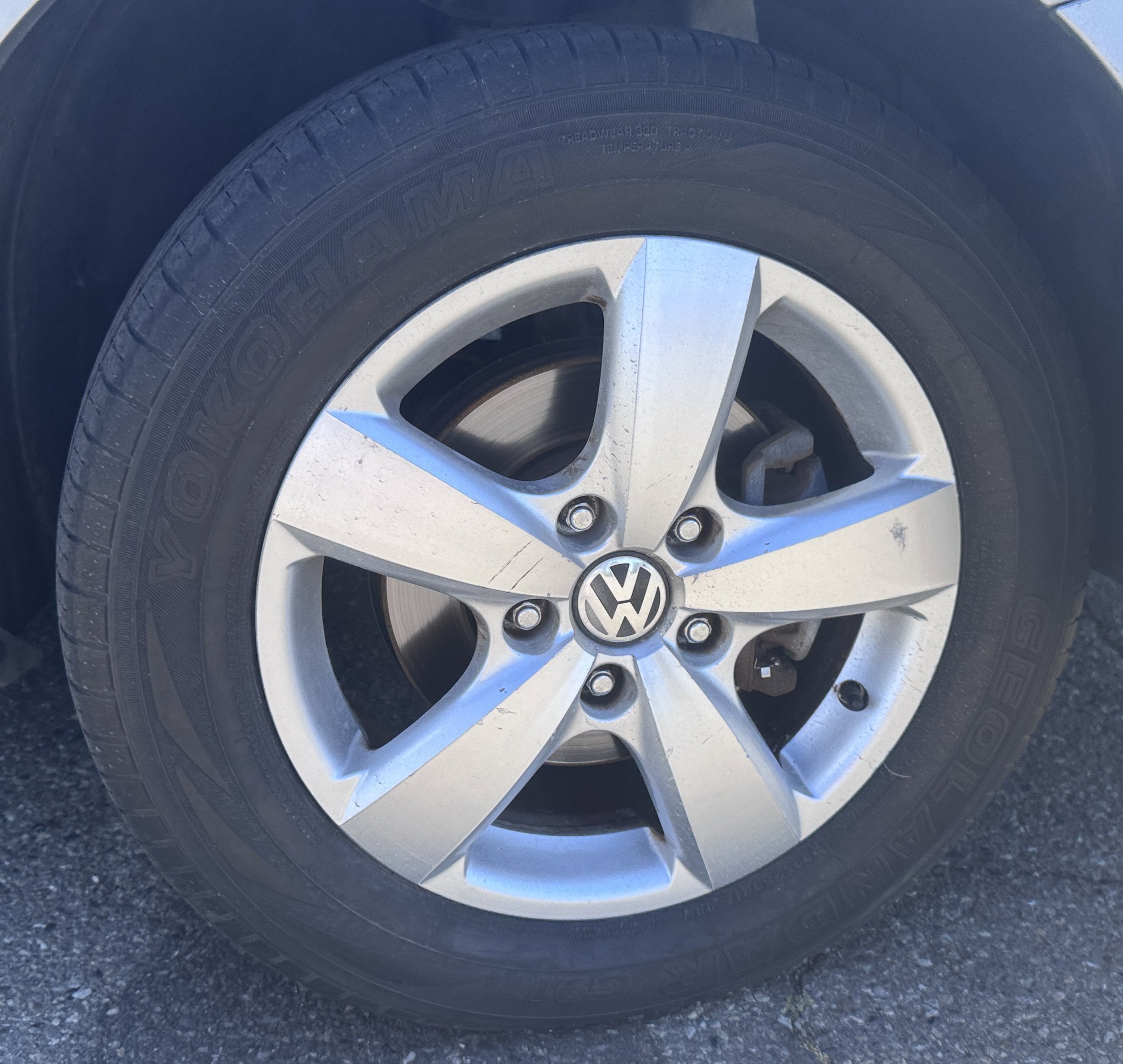 Used 2011 Volkswagen Routan SEL FWD image 59