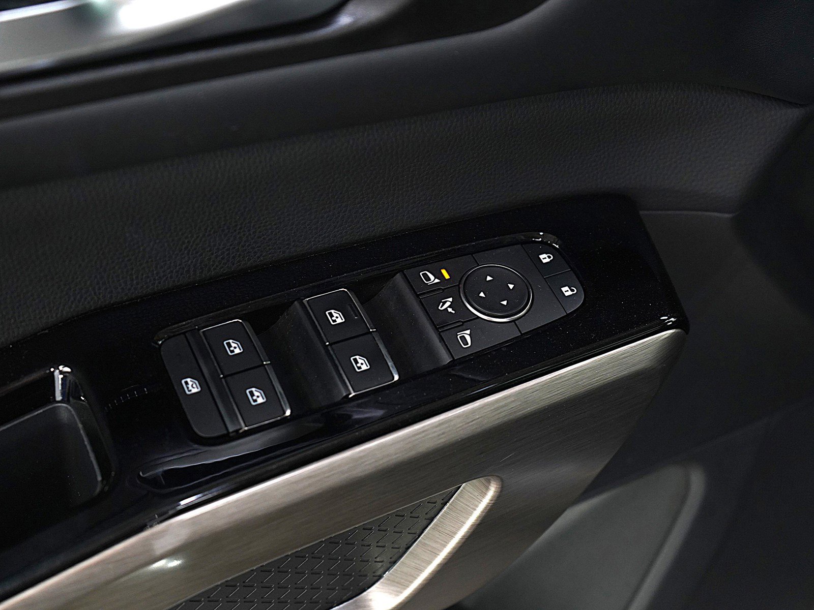 Used 2023 Nissan Pathfinder Platinum w/ Lighting Package (N92) image 21