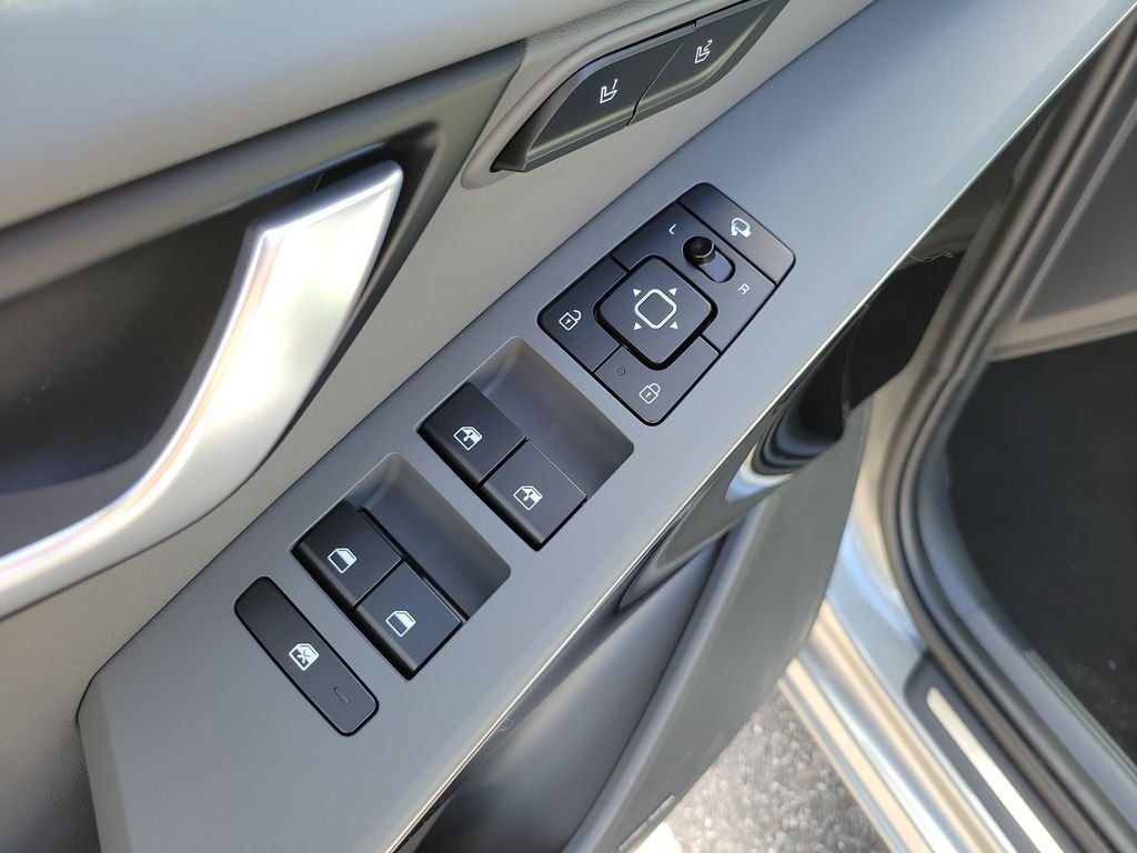 New 2026 Kia Niro SX Touring FWD image 22