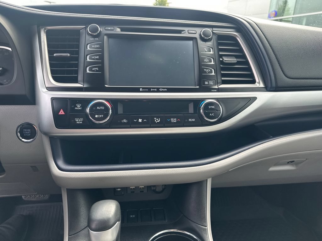 Used 2019 Toyota Highlander XLE FWD image 17