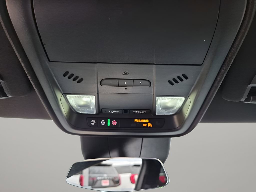 Certified 2025 Cadillac XT4 Premium Luxury image 40