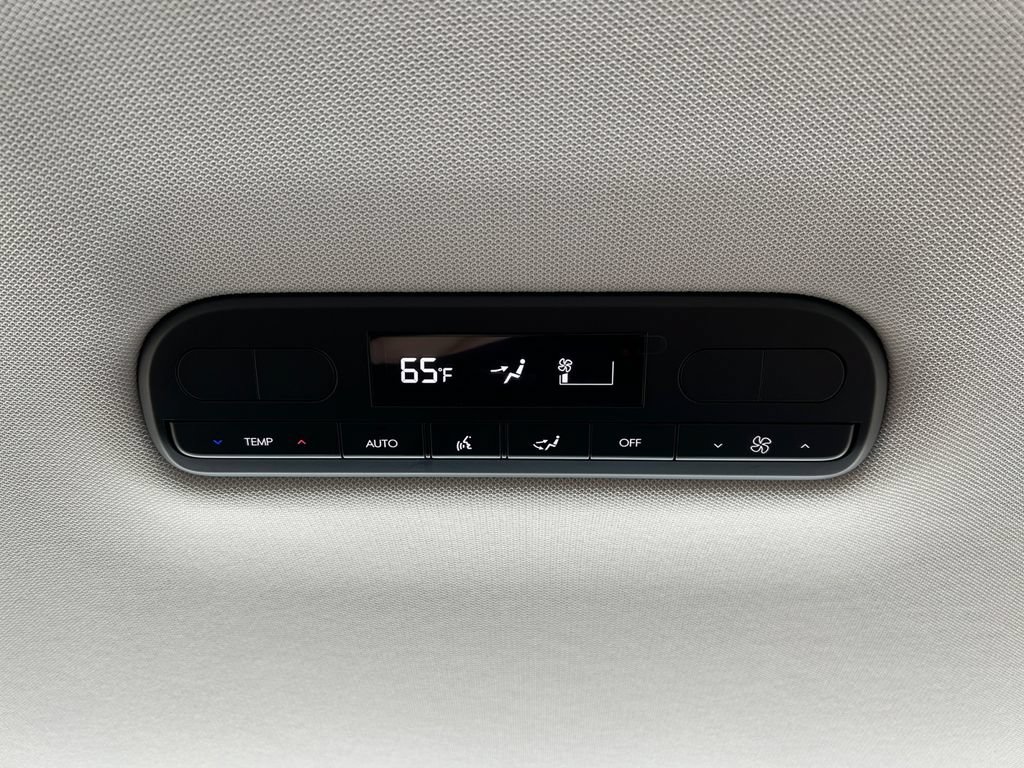 Used 2026 Hyundai Palisade SE FWD image 25