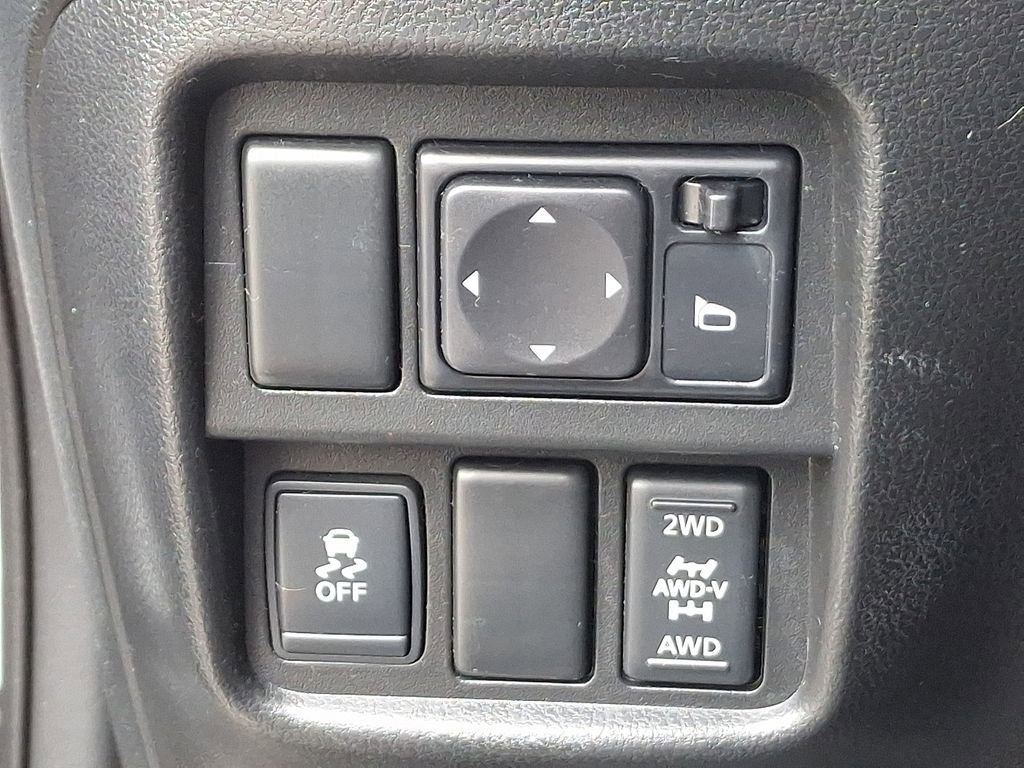 Used 2014 Nissan Juke SL AWD/4WD image 27