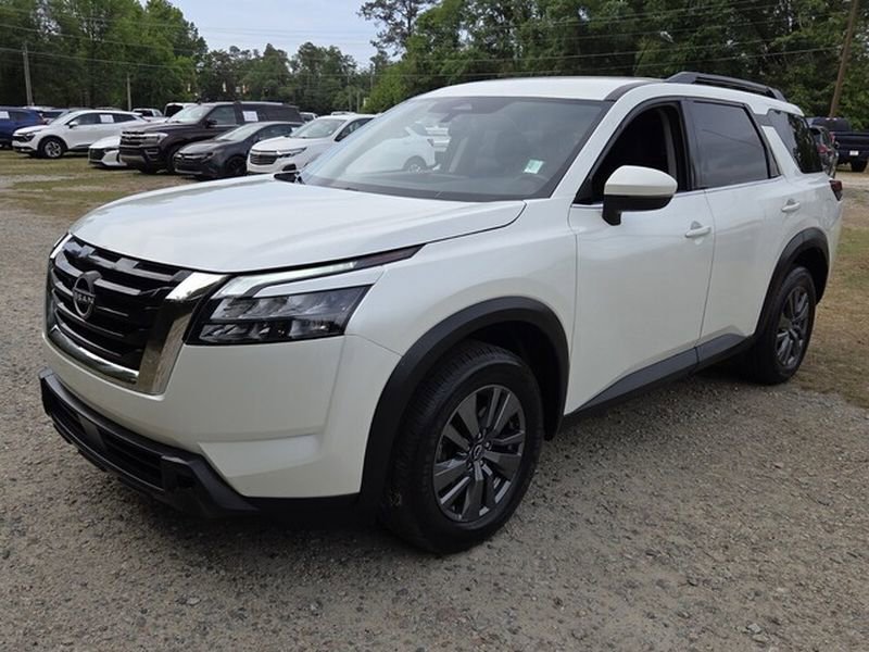 Used 2024 Nissan Pathfinder SV FWD image 4