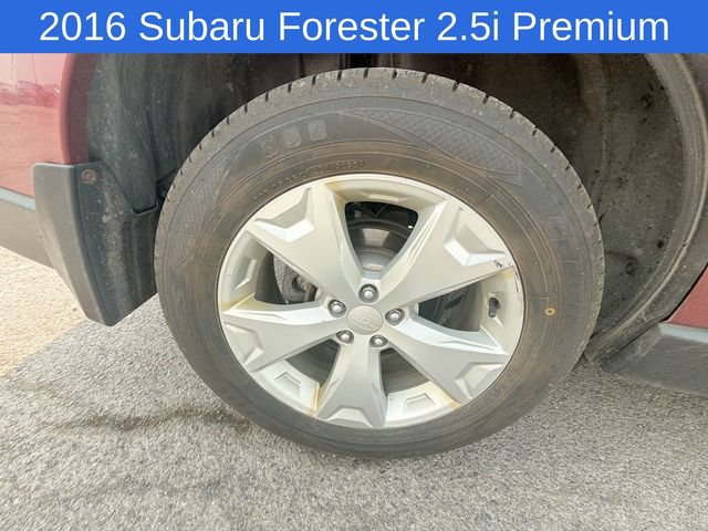 Used 2016 Subaru Forester 2.5i Premium w/ All-Weather Package AWD/4WD image 9