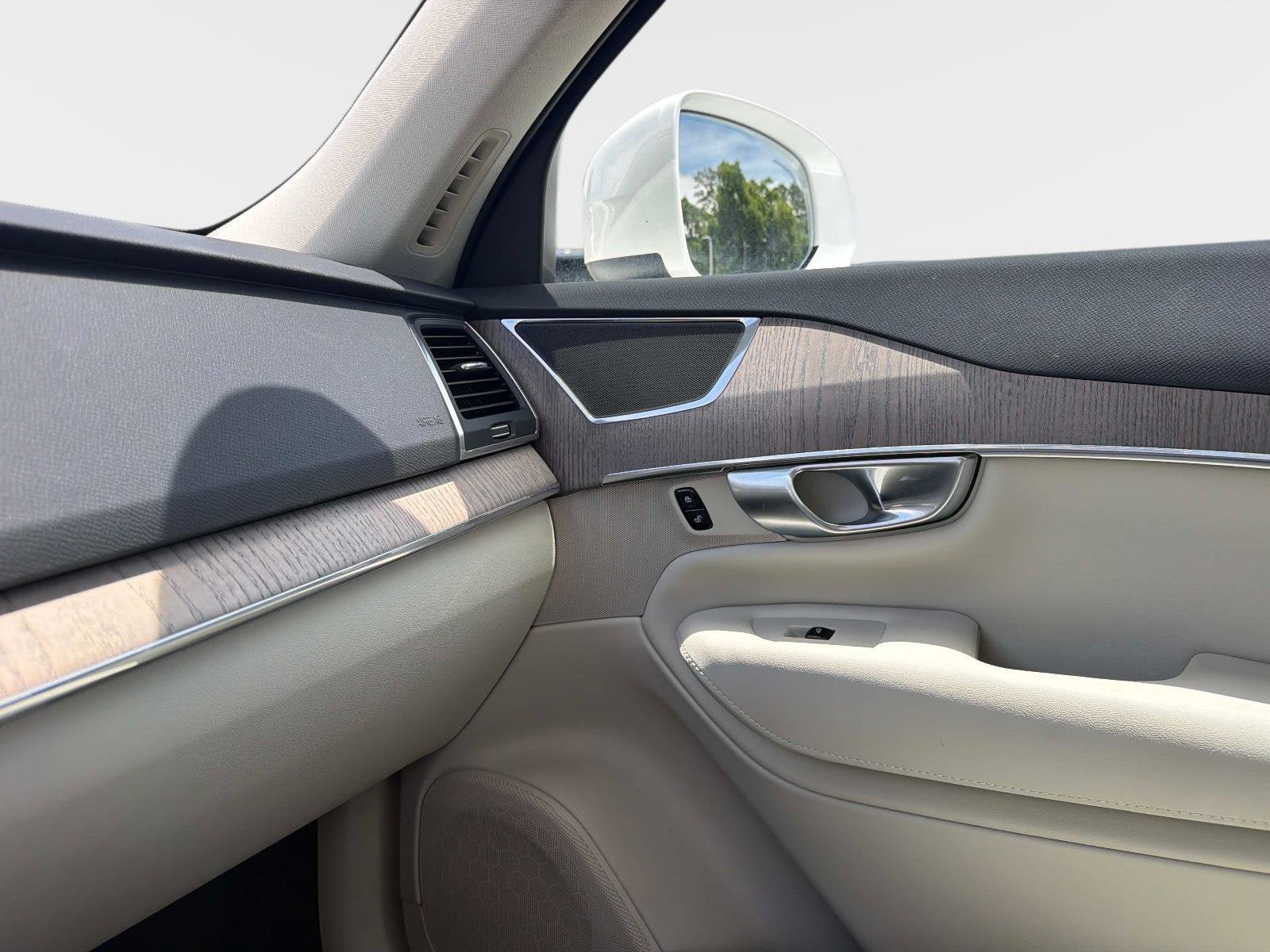 Certified 2024 Volvo XC90 T8 Core AWD/4WD image 21