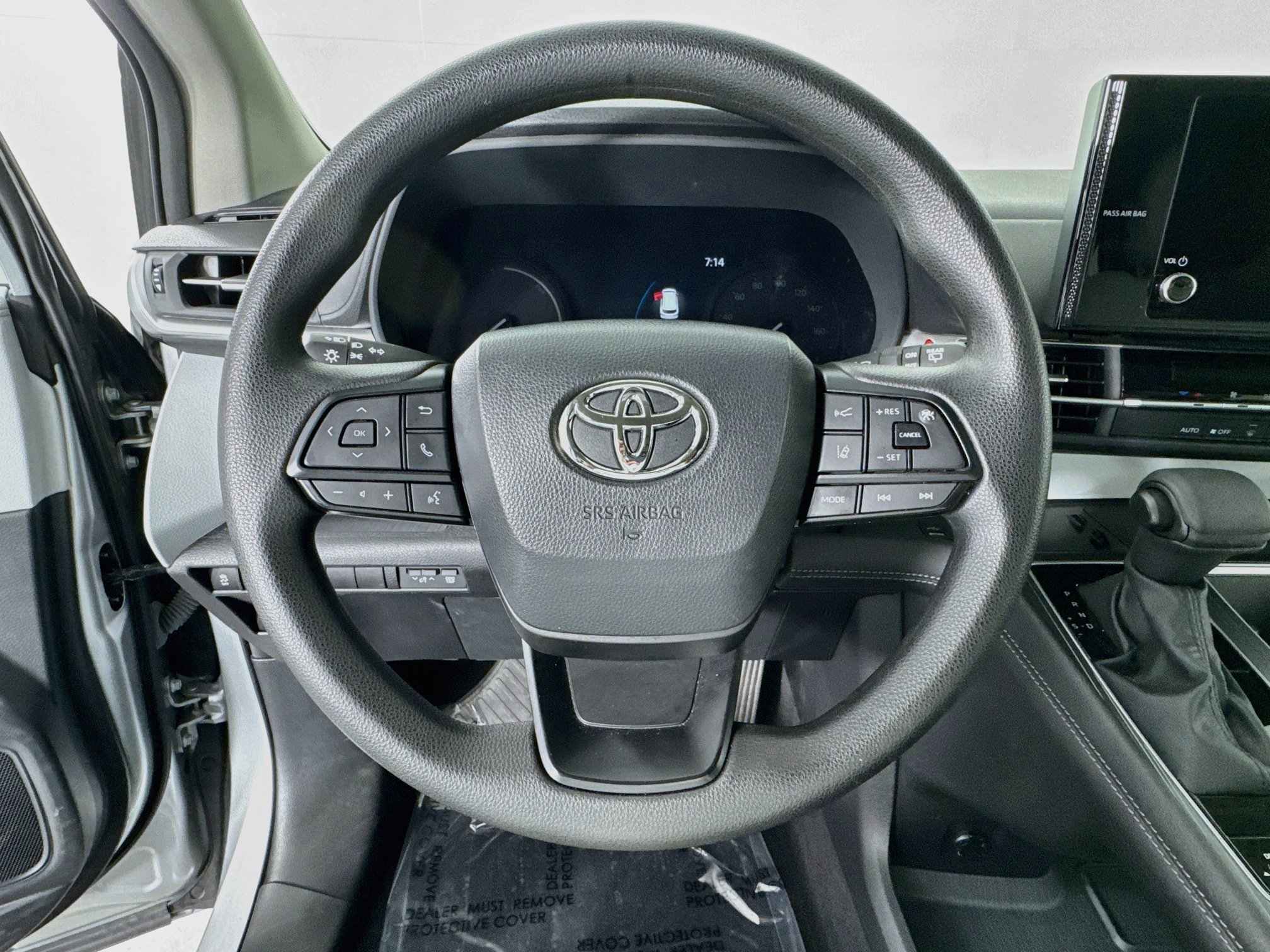 Certified 2025 Toyota Sienna LE FWD image 11