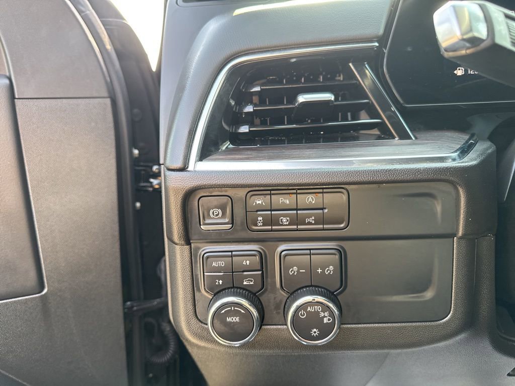 Used 2025 Chevrolet Tahoe LT AWD/4WD image 12