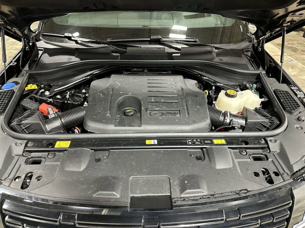 Used 2025 Land Rover Range Rover Autobiography image 18