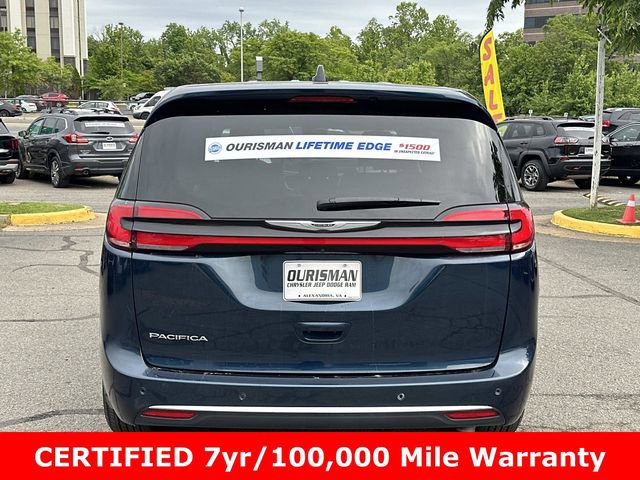 Used 2025 Chrysler Pacifica Select FWD image 4