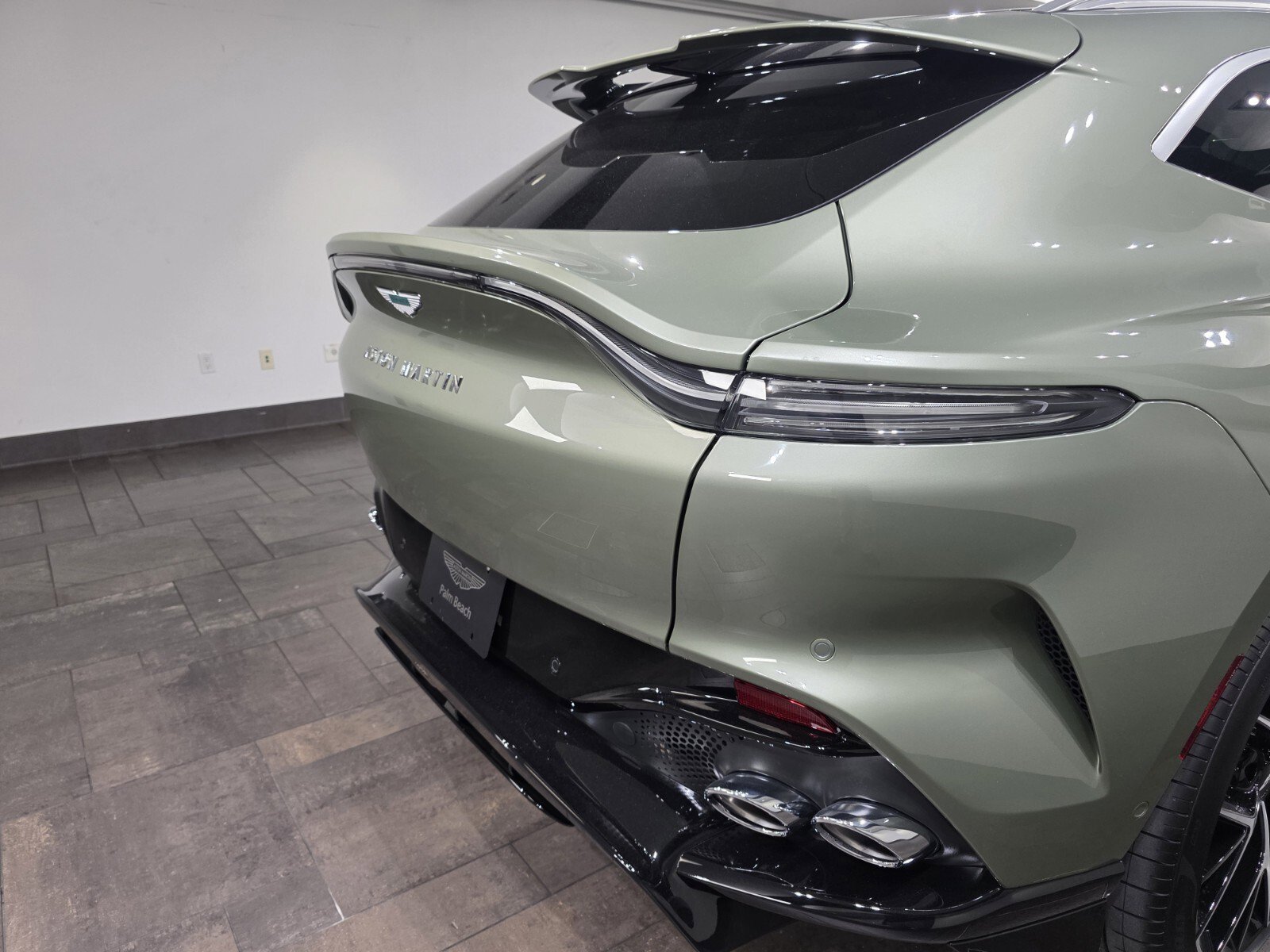 New 2026 Aston Martin DBX 707 image 8