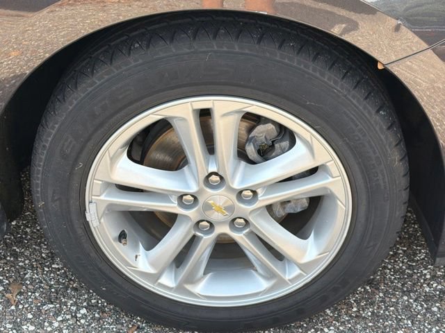 Used 2017 Chevrolet Cruze LT w/ Sun And Sound Package FWD image 10