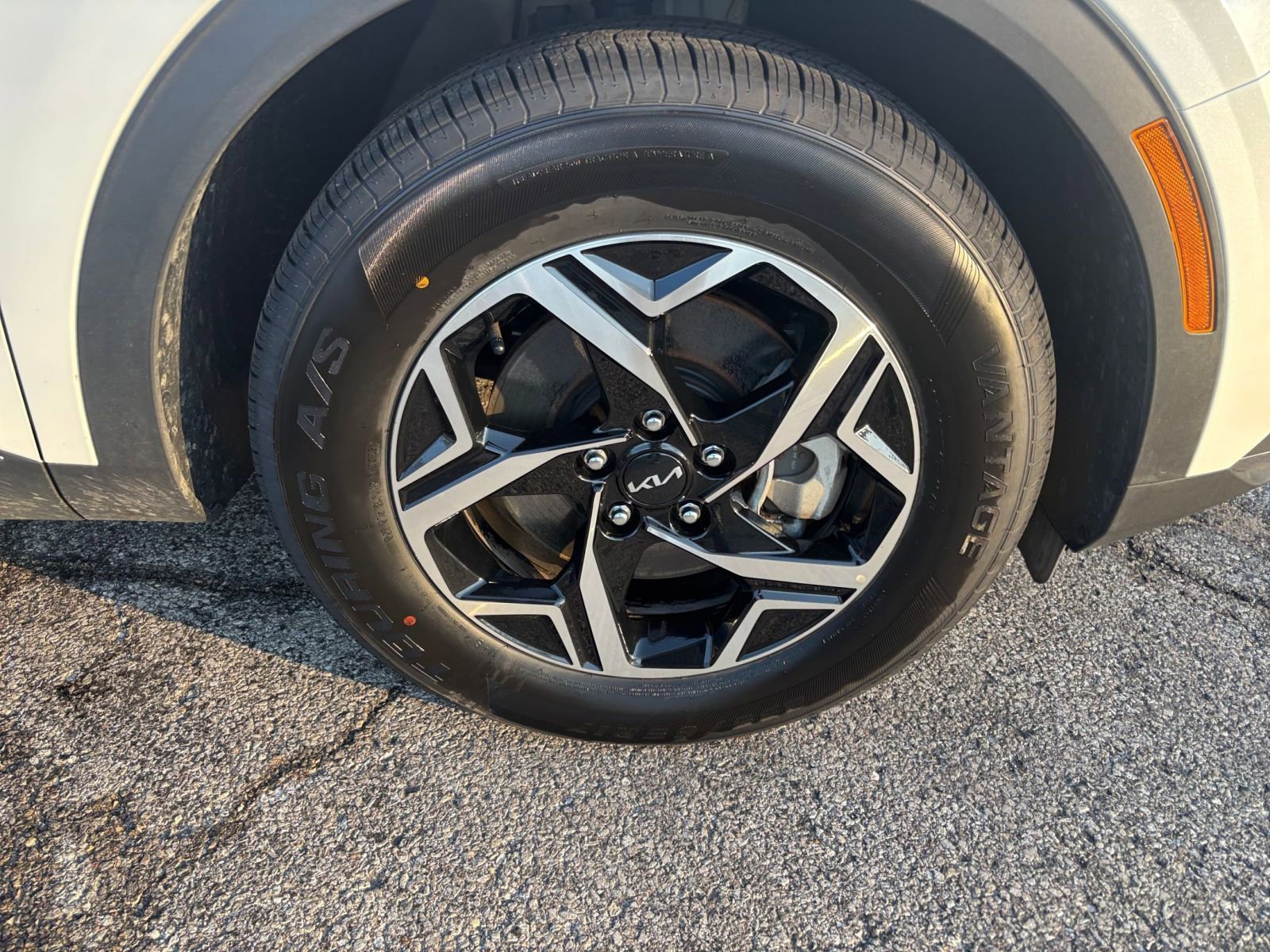 Used 2025 Kia Sportage LX image 28