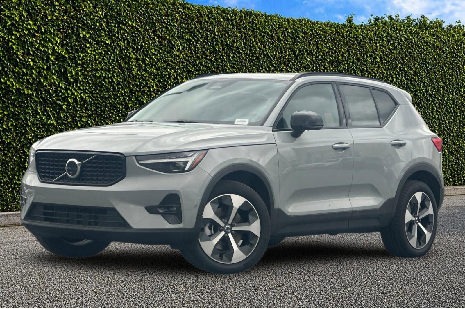 New 2026 Volvo XC40 B5 Plus w/ Protection Package Premier